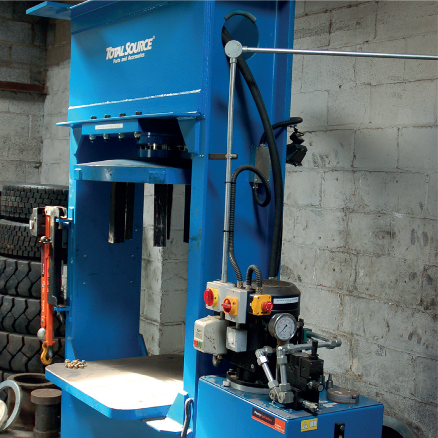 150 Tonne Static Tyre Press (1)