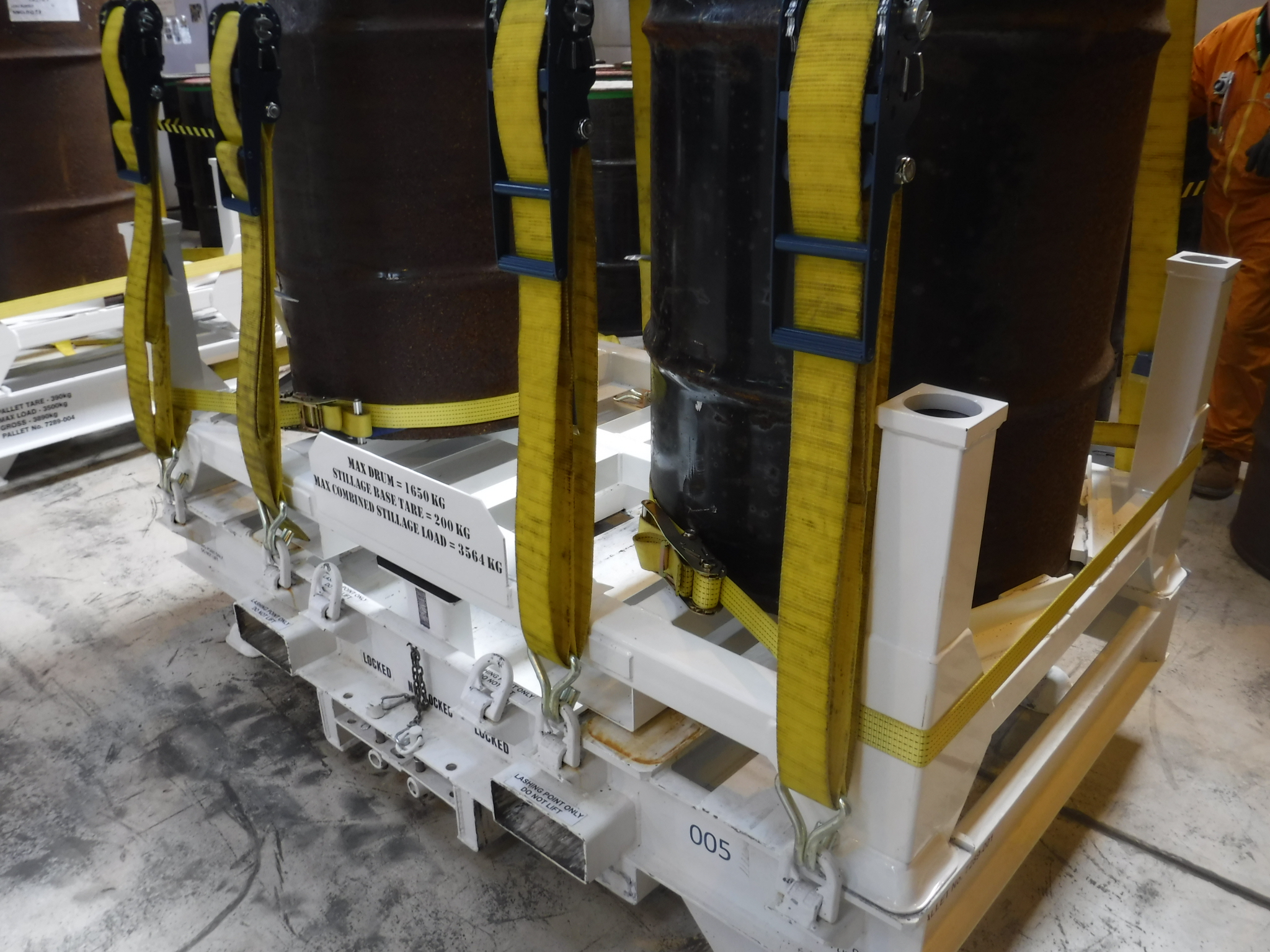 Use Of Ratchets On 2 Drum Stillages3[1]